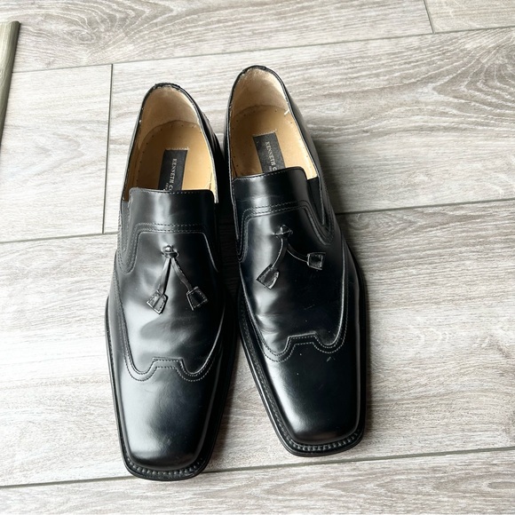 Kenneth Cole Black Leather Square Tod Tassel Loafer - Picture 2 of 16